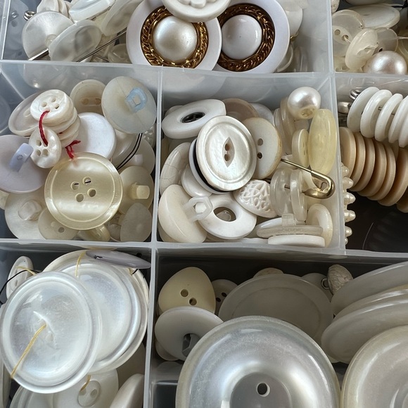 Assorted Buttons - Picture 2 of 3